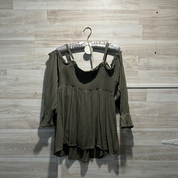 TORRID OFF THE SHOULDER GREEN SWEETHEART PUFF SLEEVE TOP, SIZE 1X - Picture 2 of 9